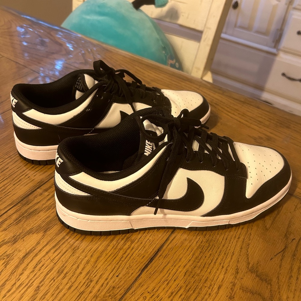 Women’s size 11 Nike Pandas, Only worn a few times!